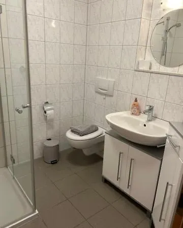 6 In Hilter Apartment *